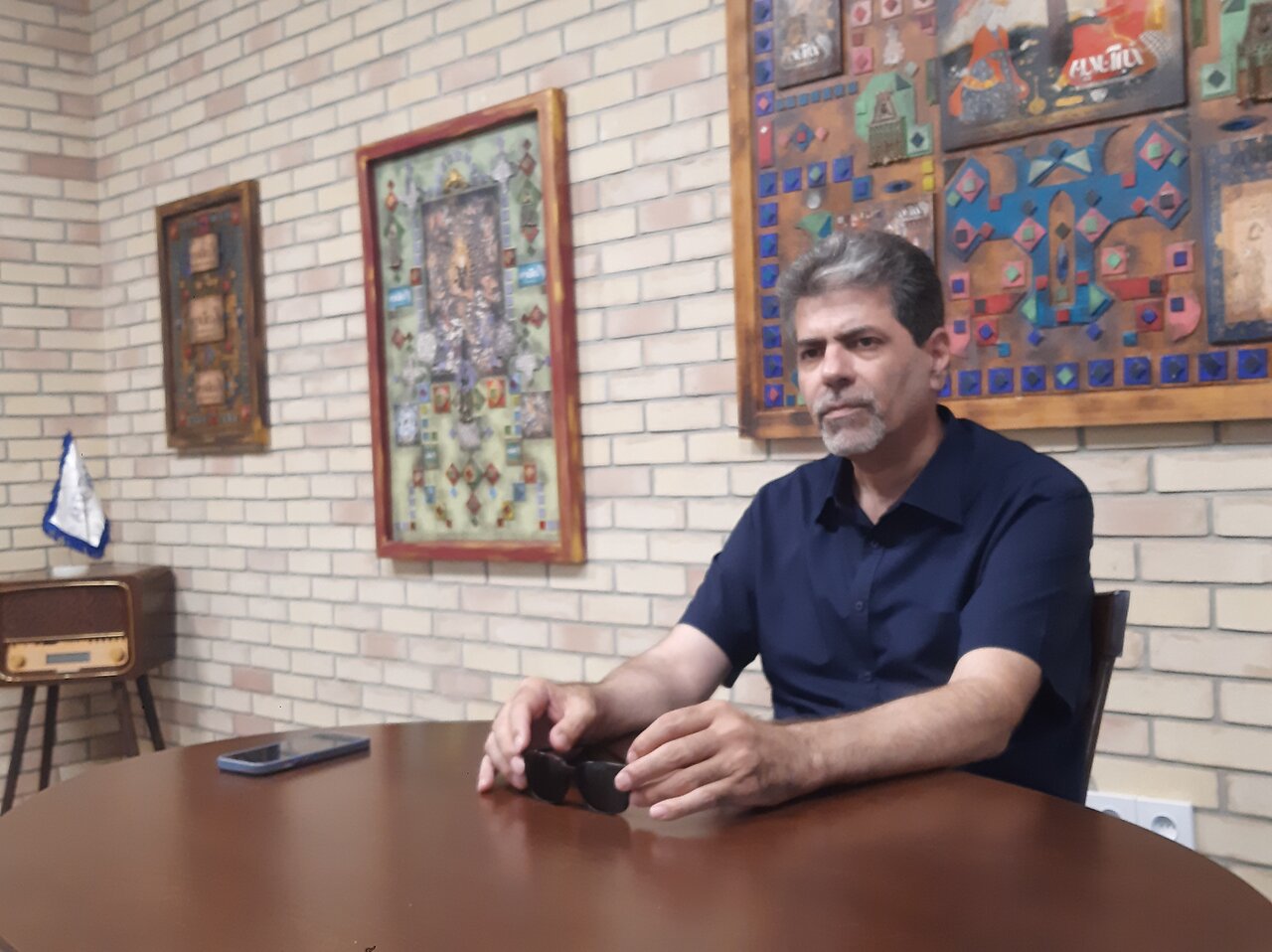 می توان به زندگی در تحریم عادت کرد؟ / میرزایی: در جزیره تحریم شده گویی از تن مان جدا می کنیم و به جان مان می خورانیم تا زنده بمانیم