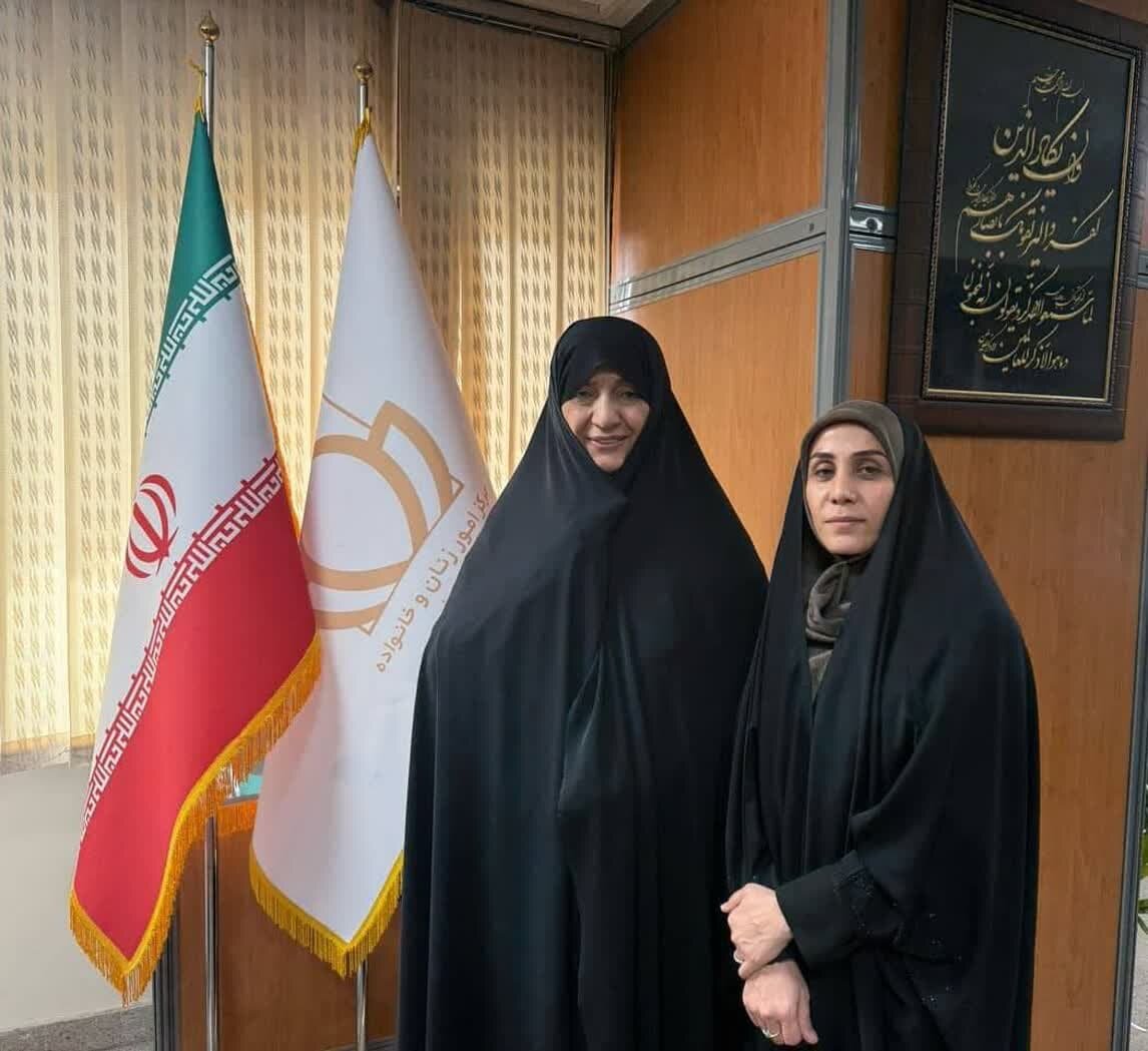 طرح های کارآفرینی و مسائل بانوان استان سمنان در دیدار با مشاور وزیر کشور بررسی شد