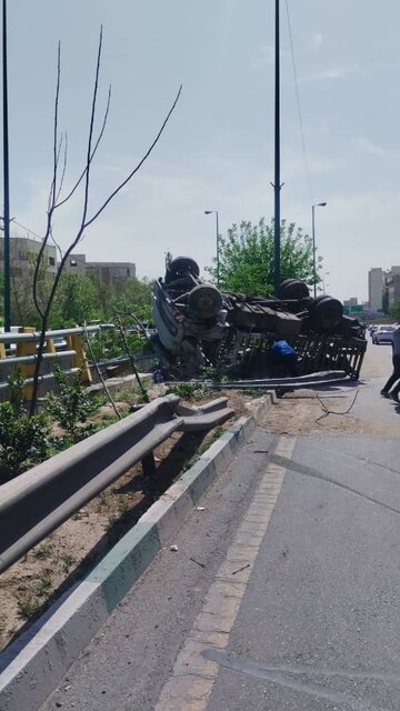 واژگونی کامیون کپسول های اکسیژن در بزرگراه امام علی/ راننده فوت کرد